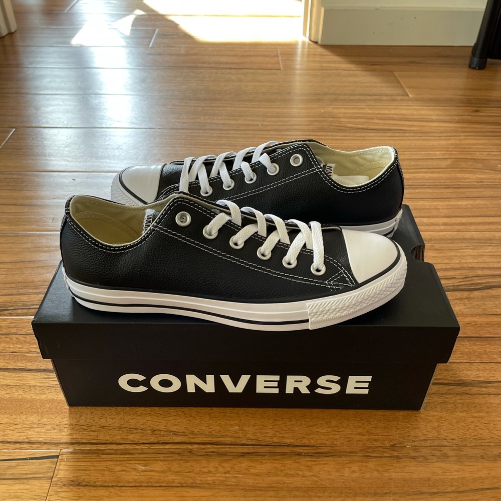 Converse All Star Leather Lo Top (BRAND NEW)